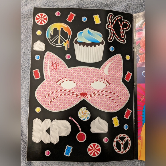 Katy Perry 2011 California Dreams Tour Program - Picture 4 of 7